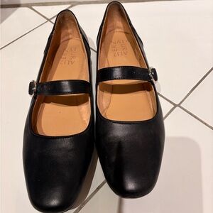 SOUL Naturalizer Black Mary Jane Strap Flats